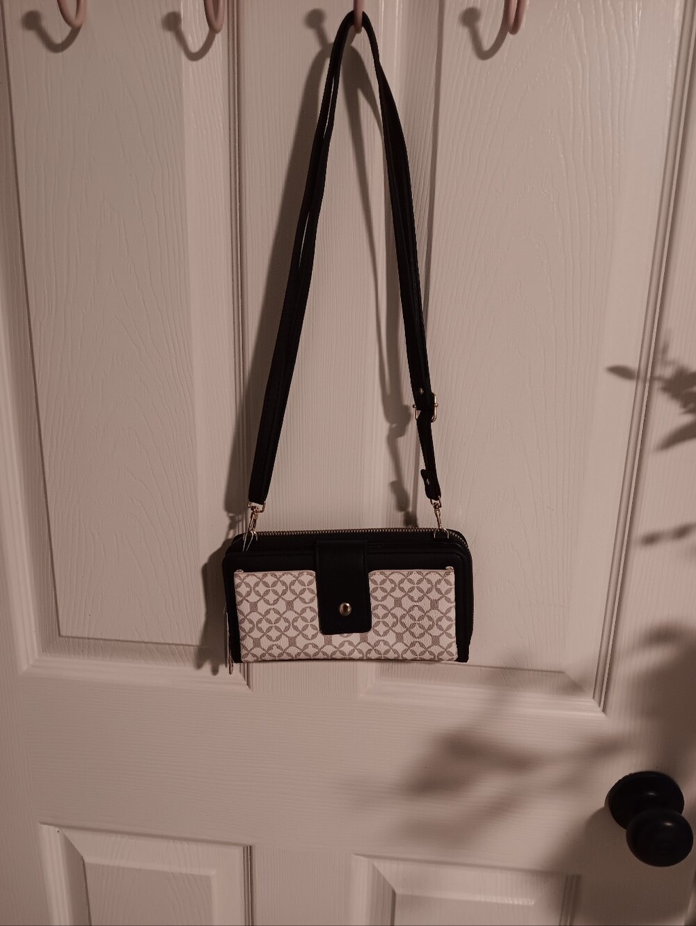 Chic Unlimited Black and Cream Crossbody Wallet/ Purse. NWT